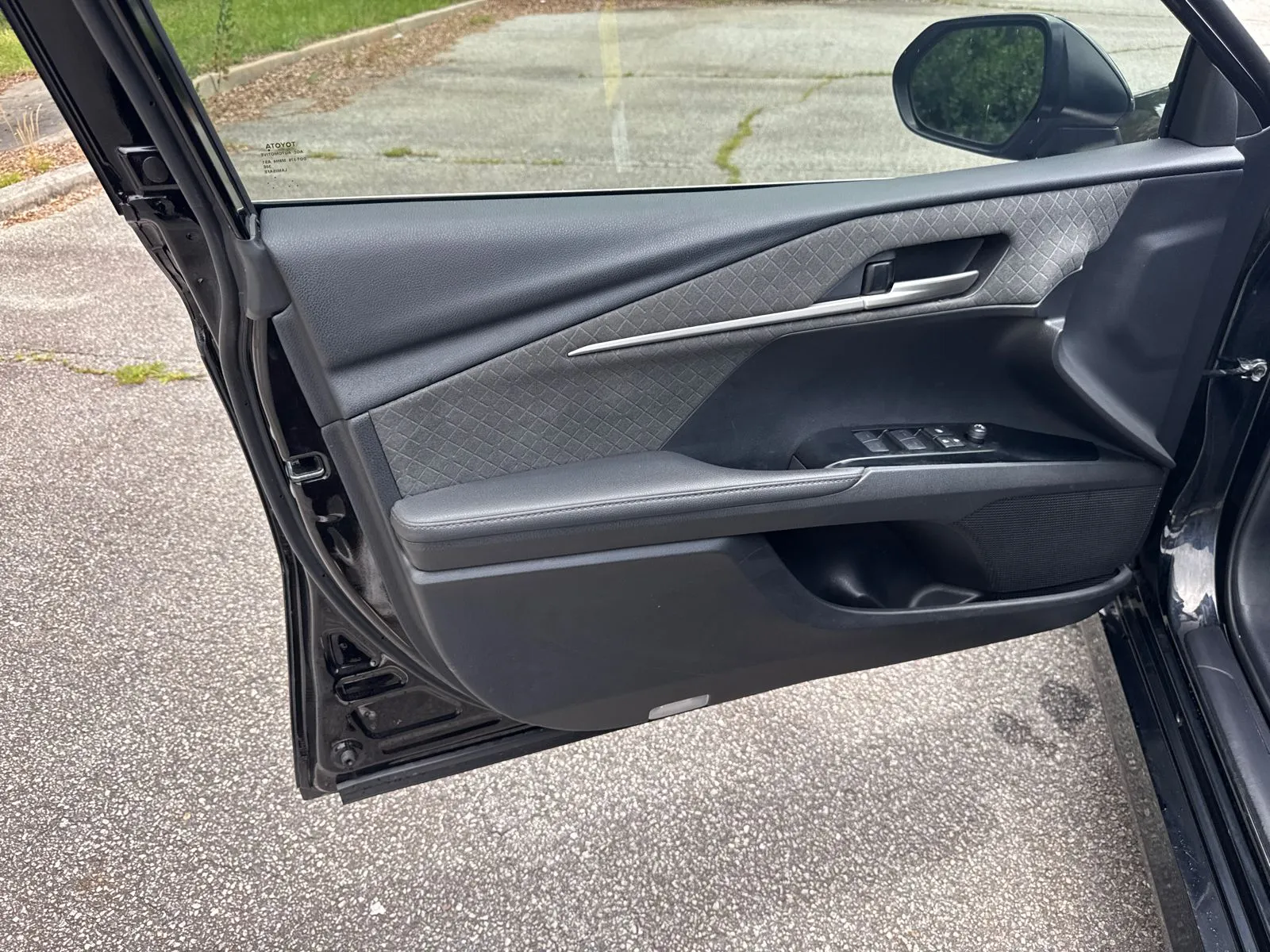 2025 Toyota Camry XLE - Photo 10