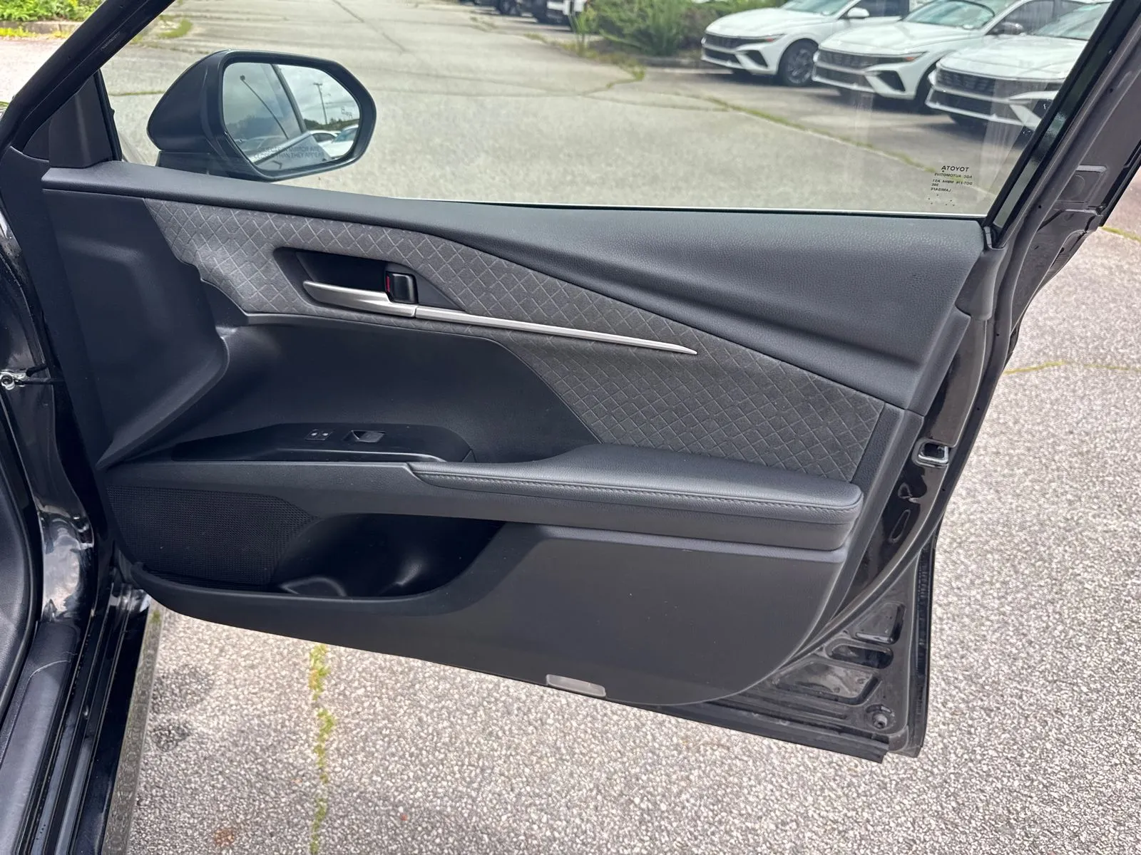 2025 Toyota Camry XLE - Photo 14