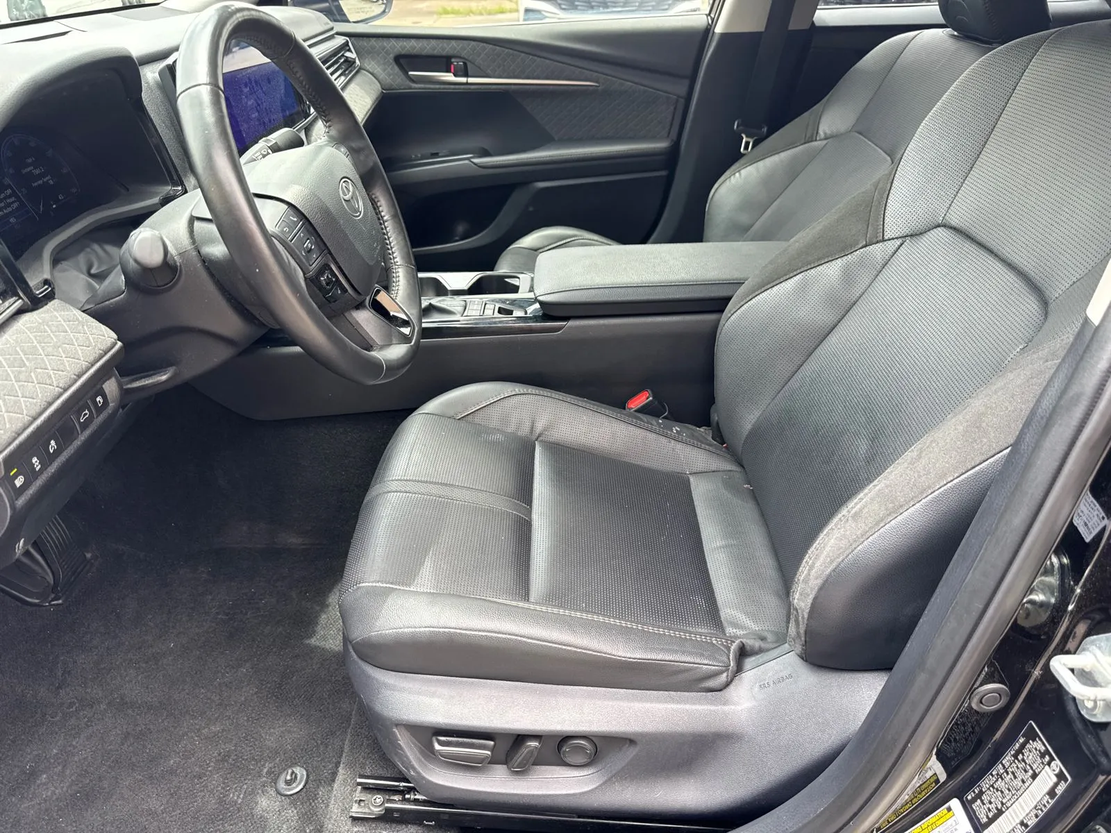 2025 Toyota Camry XLE - Photo 9