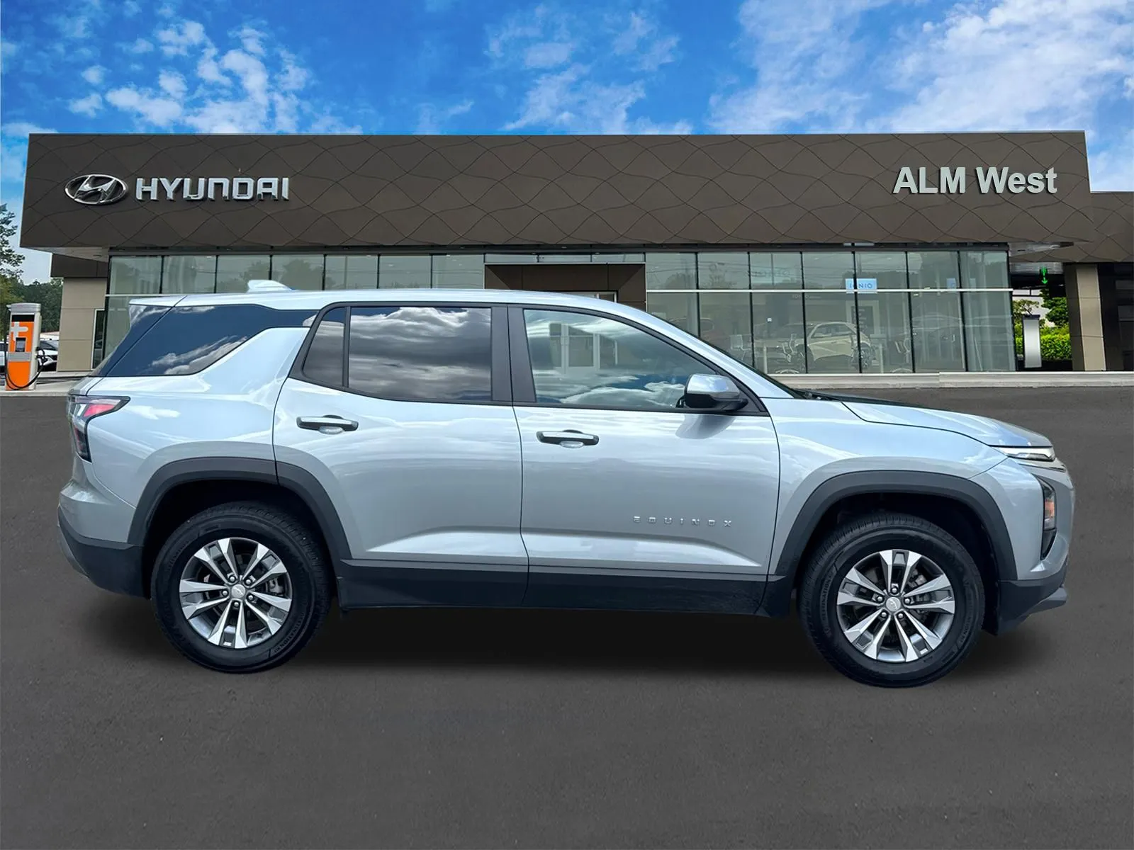 2025 Chevrolet Equinox LT - Photo 4