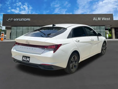 More photos of 2021 Hyundai Elantra SEL at ALM Hyundai West, GA