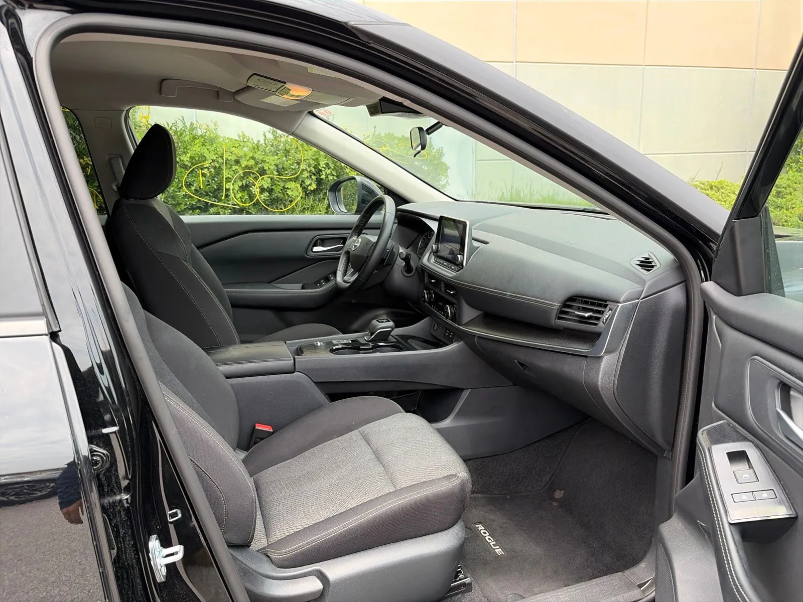 2025 Nissan Rogue SV - Photo 13