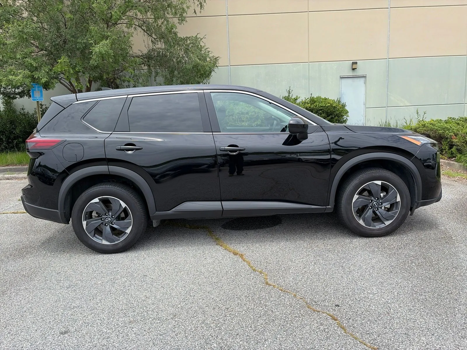 2025 Nissan Rogue SV - Photo 7