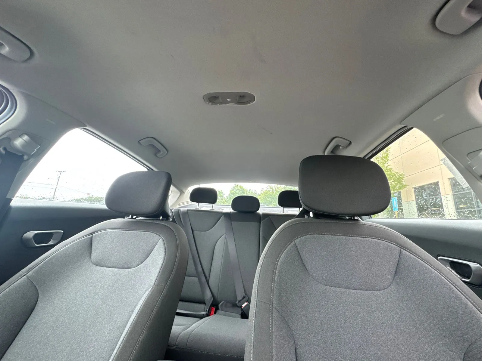 2025 Kia K4 LXS - Photo 31