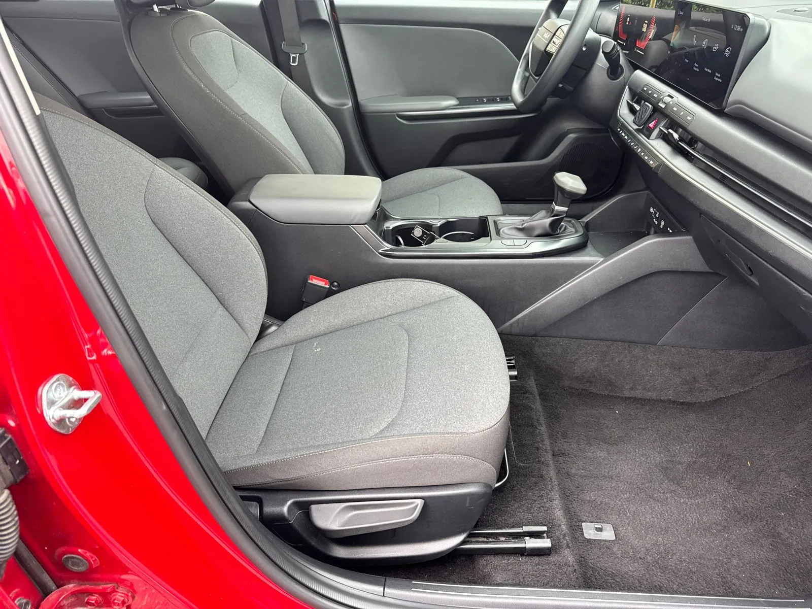 2025 Kia K4 LXS - Photo 13