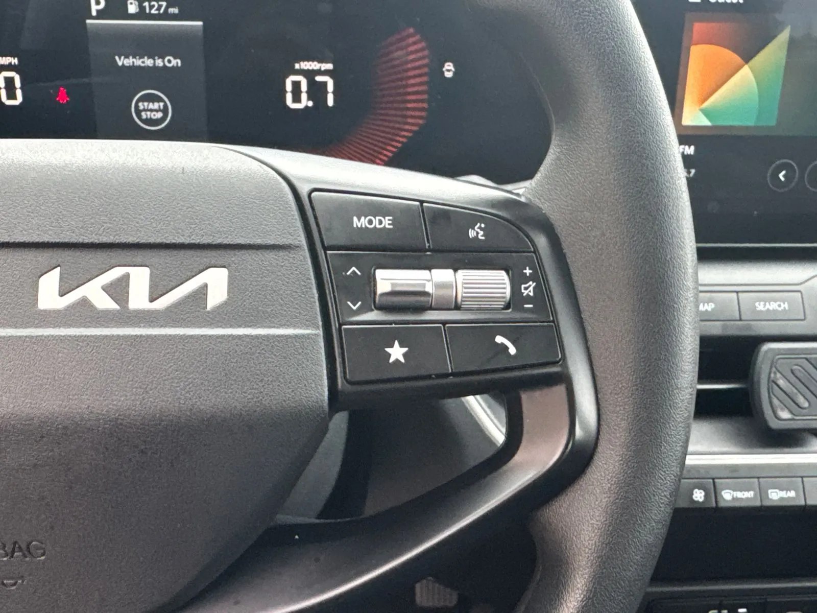 2025 Kia K4 LXS - Photo 26