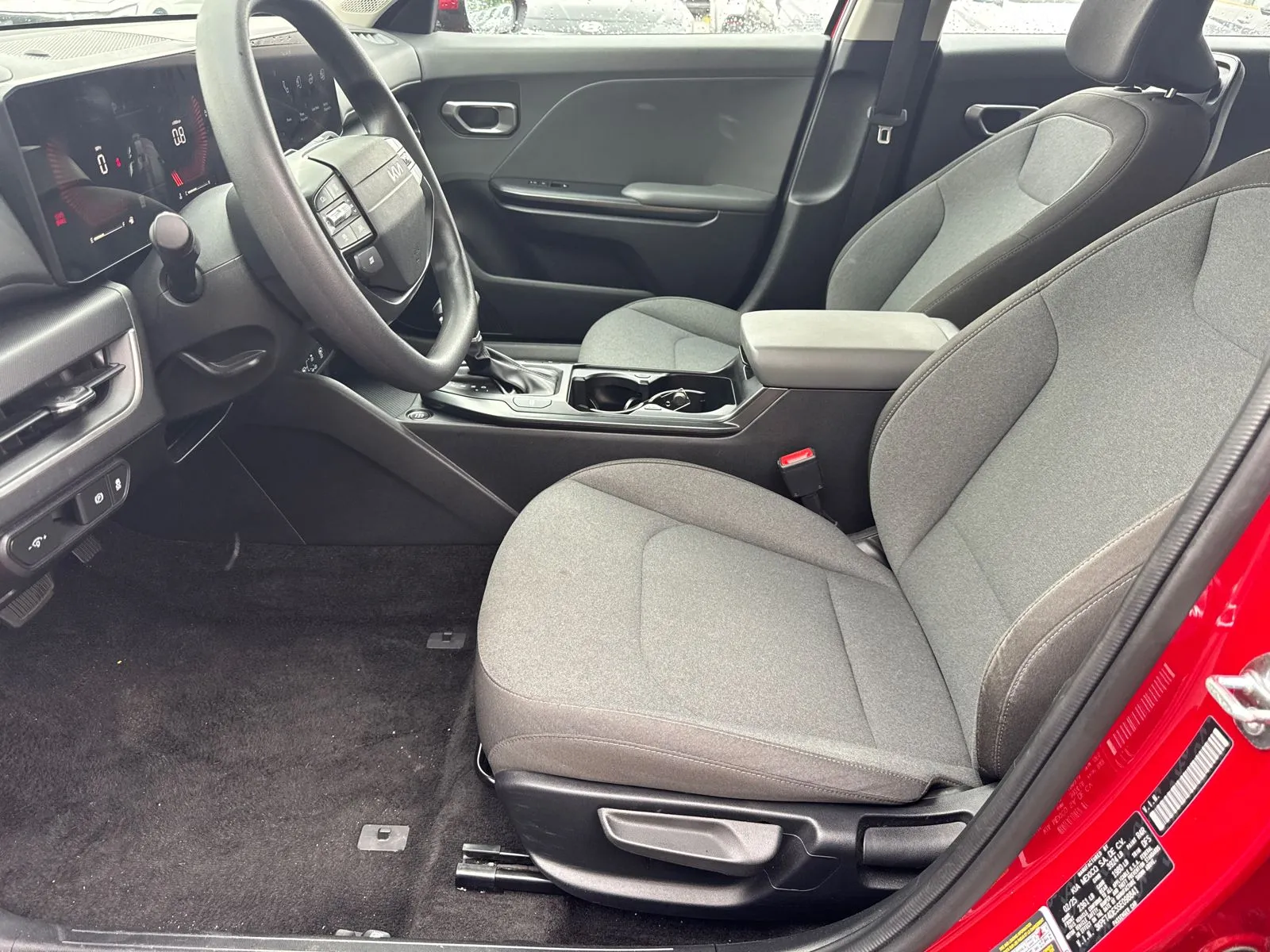 2025 Kia K4 LXS - Photo 9