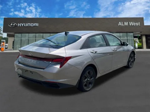 More photos of 2022 Hyundai Elantra SEL at ALM Hyundai West, GA