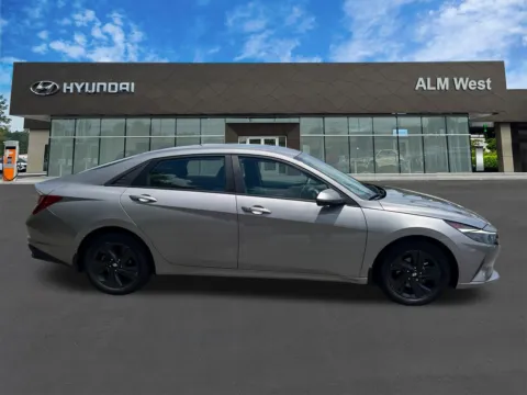 More photos of 2022 Hyundai Elantra SEL at ALM Hyundai West, GA