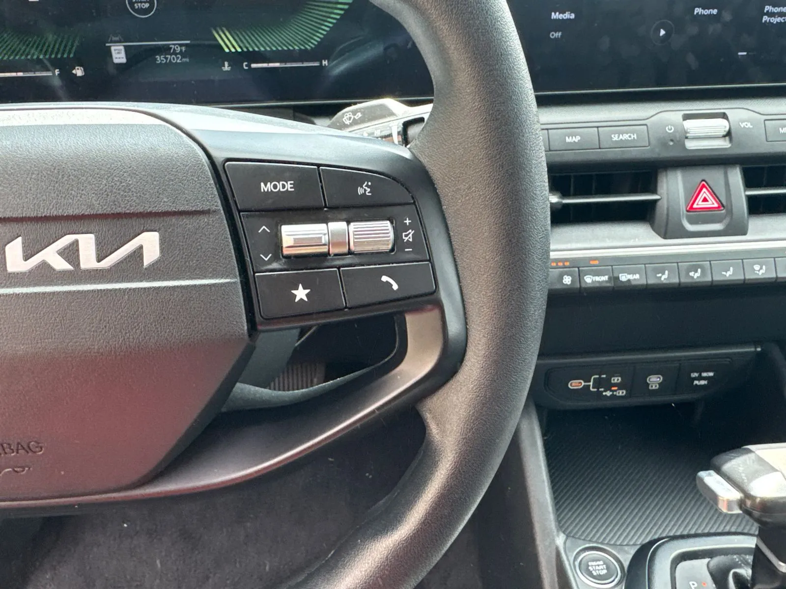 2025 Kia K4 LXS - Photo 26