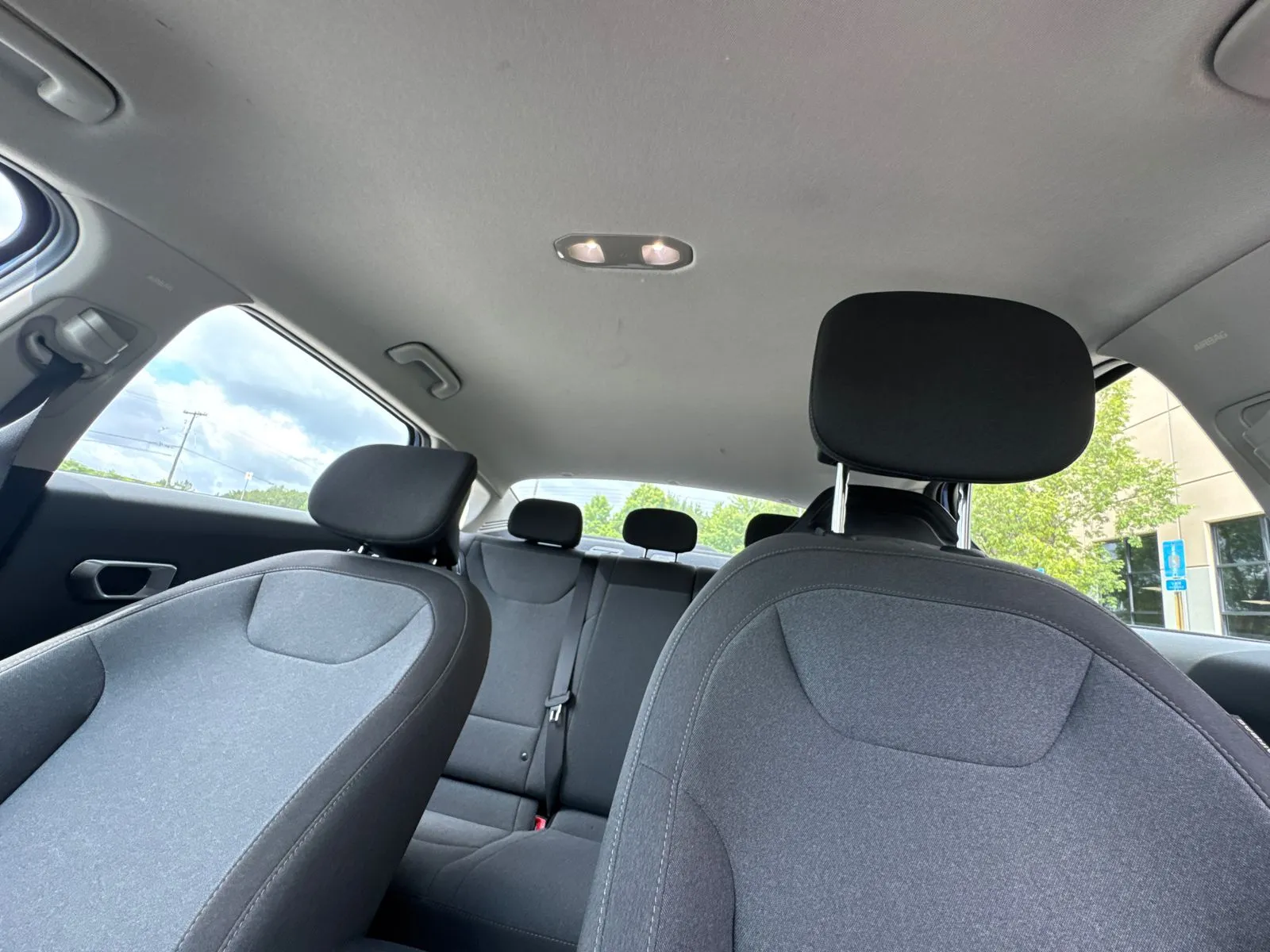 2025 Kia K4 LXS - Photo 31