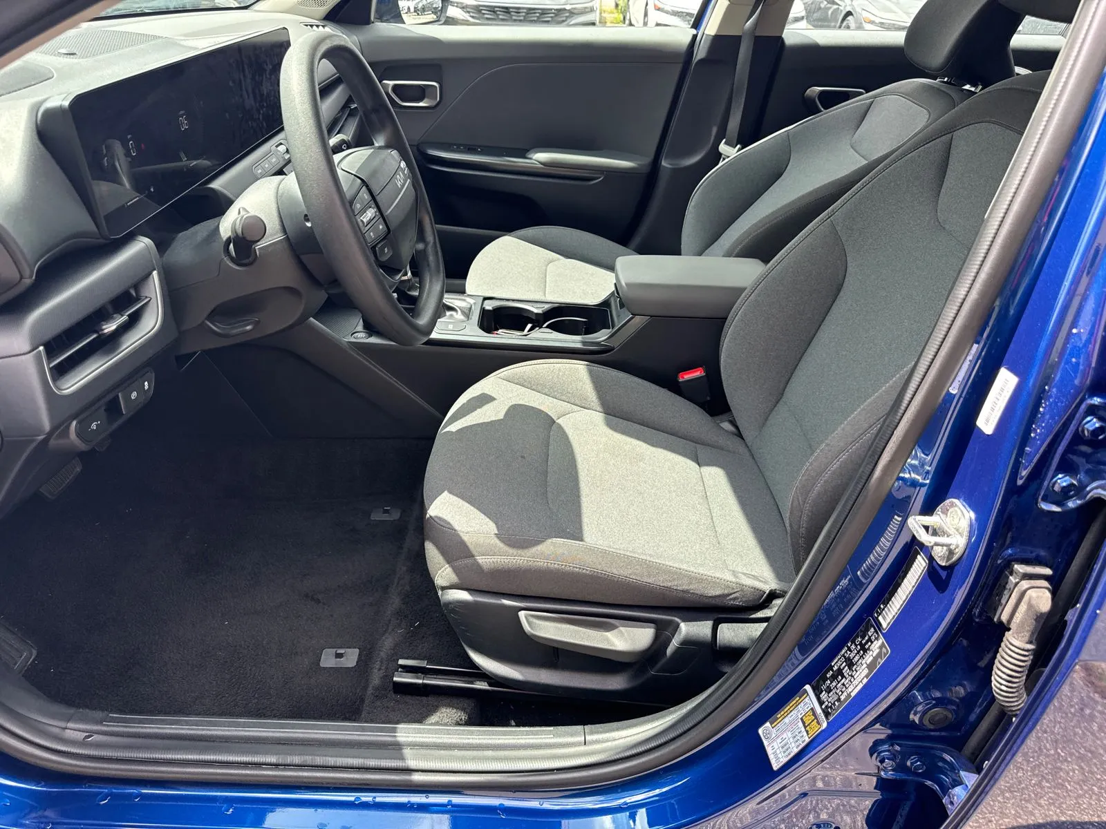 2025 Kia K4 LXS - Photo 9