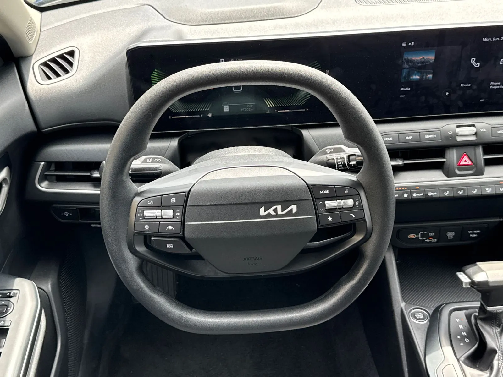 2025 Kia K4 LXS - Photo 23