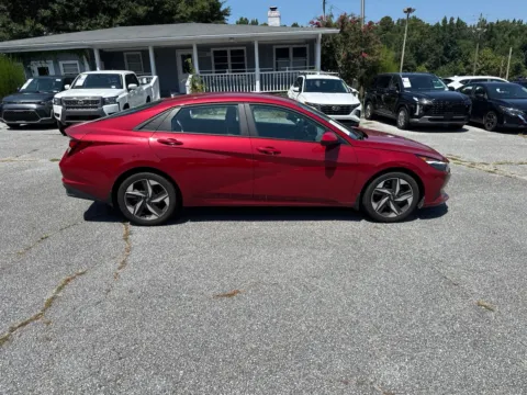 More photos of 2023 Hyundai Elantra SEL at ALM Hyundai West, GA