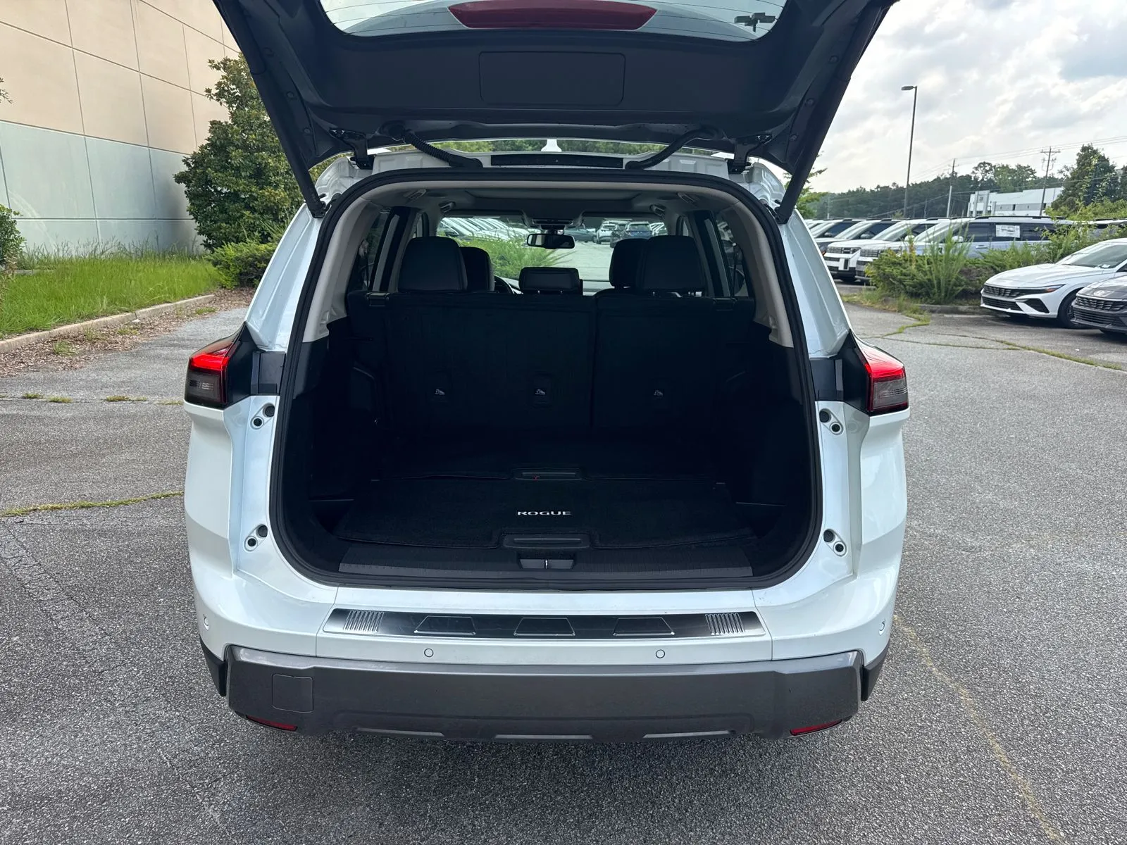 2024 Nissan Rogue SL - Photo 18