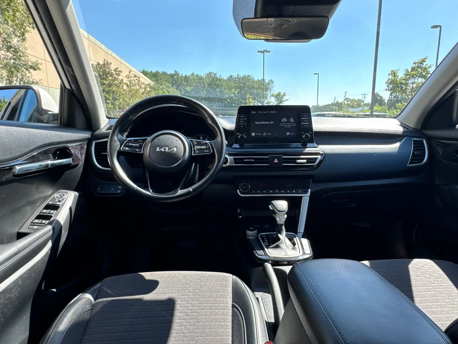 2023 Kia Seltos S - Photo 22