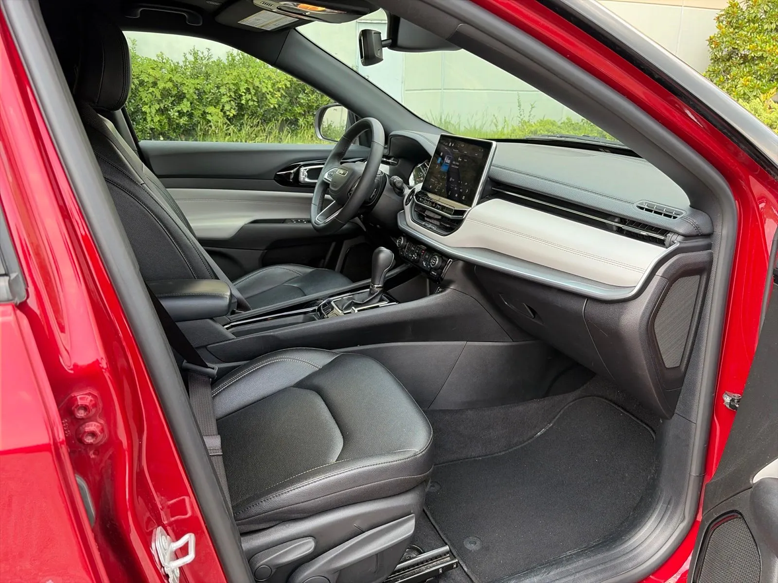 2025 Jeep Compass Limited - Photo 13
