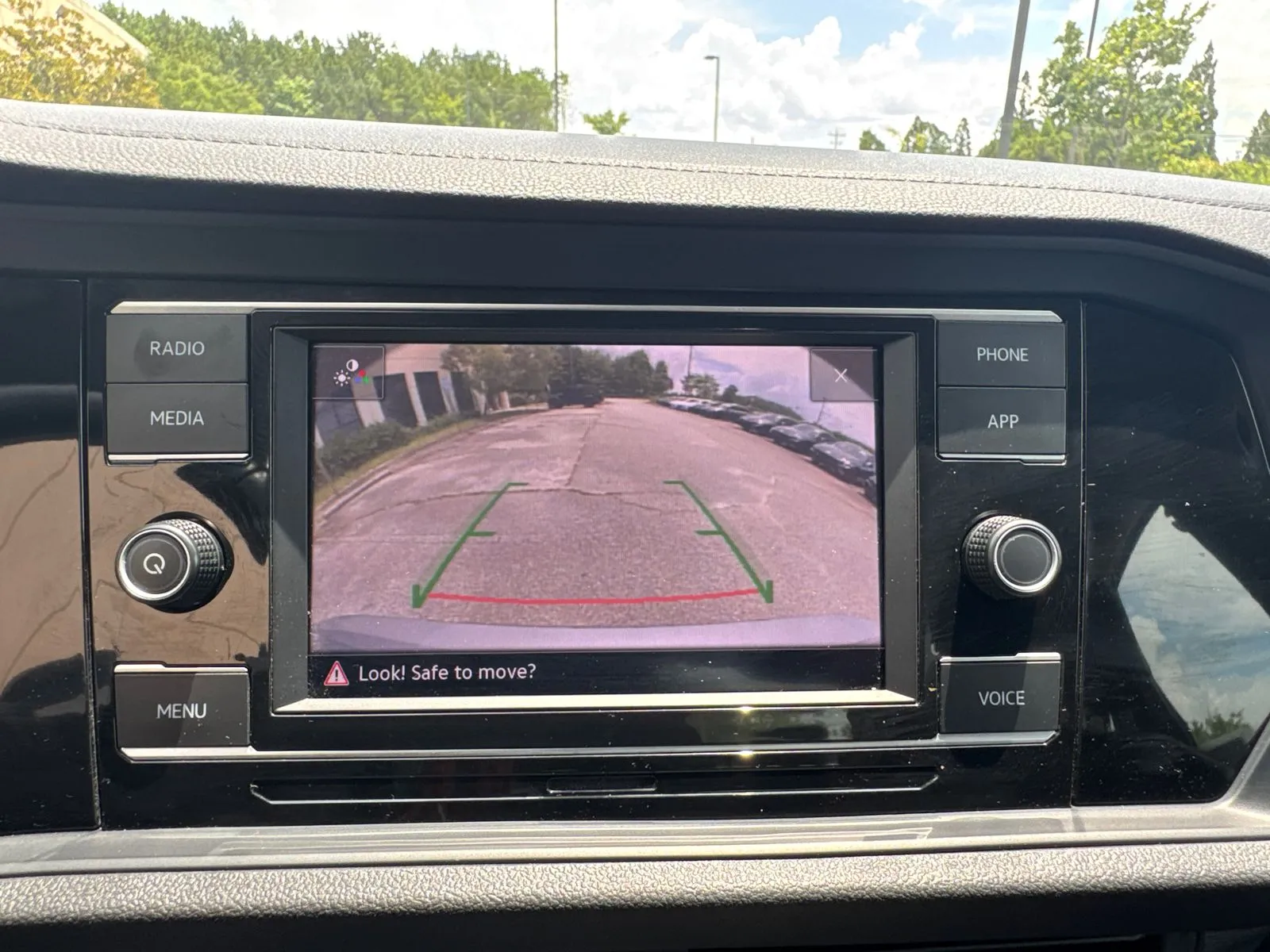 2024 Volkswagen Jetta SE - Photo 28