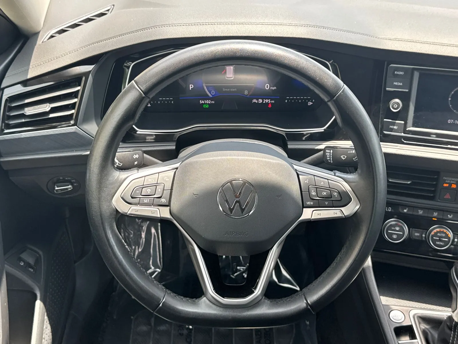 2024 Volkswagen Jetta SE - Photo 23
