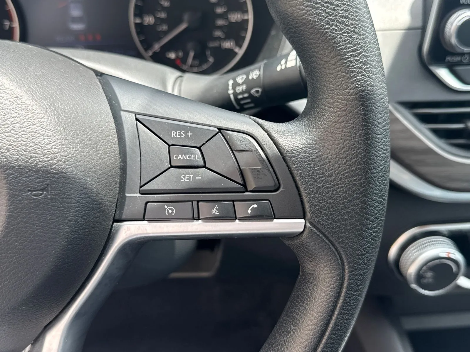 2025 Nissan Altima SV - Photo 26