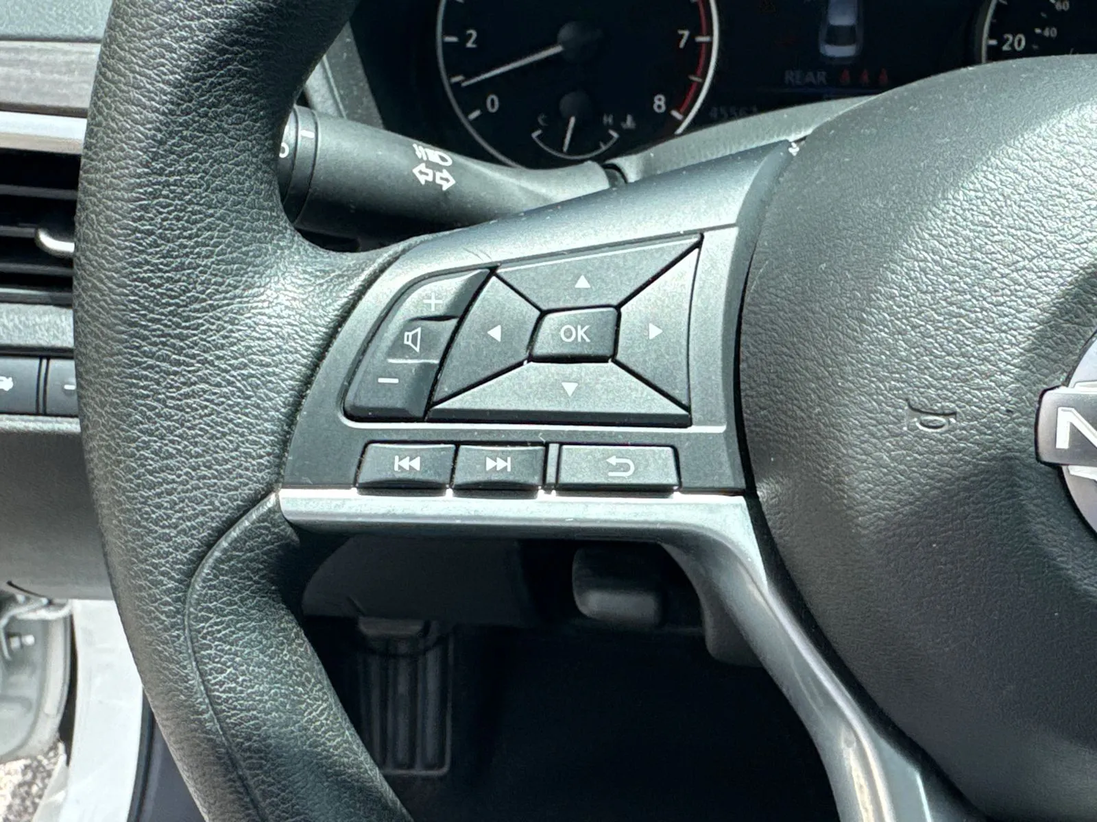 2025 Nissan Altima SV - Photo 25