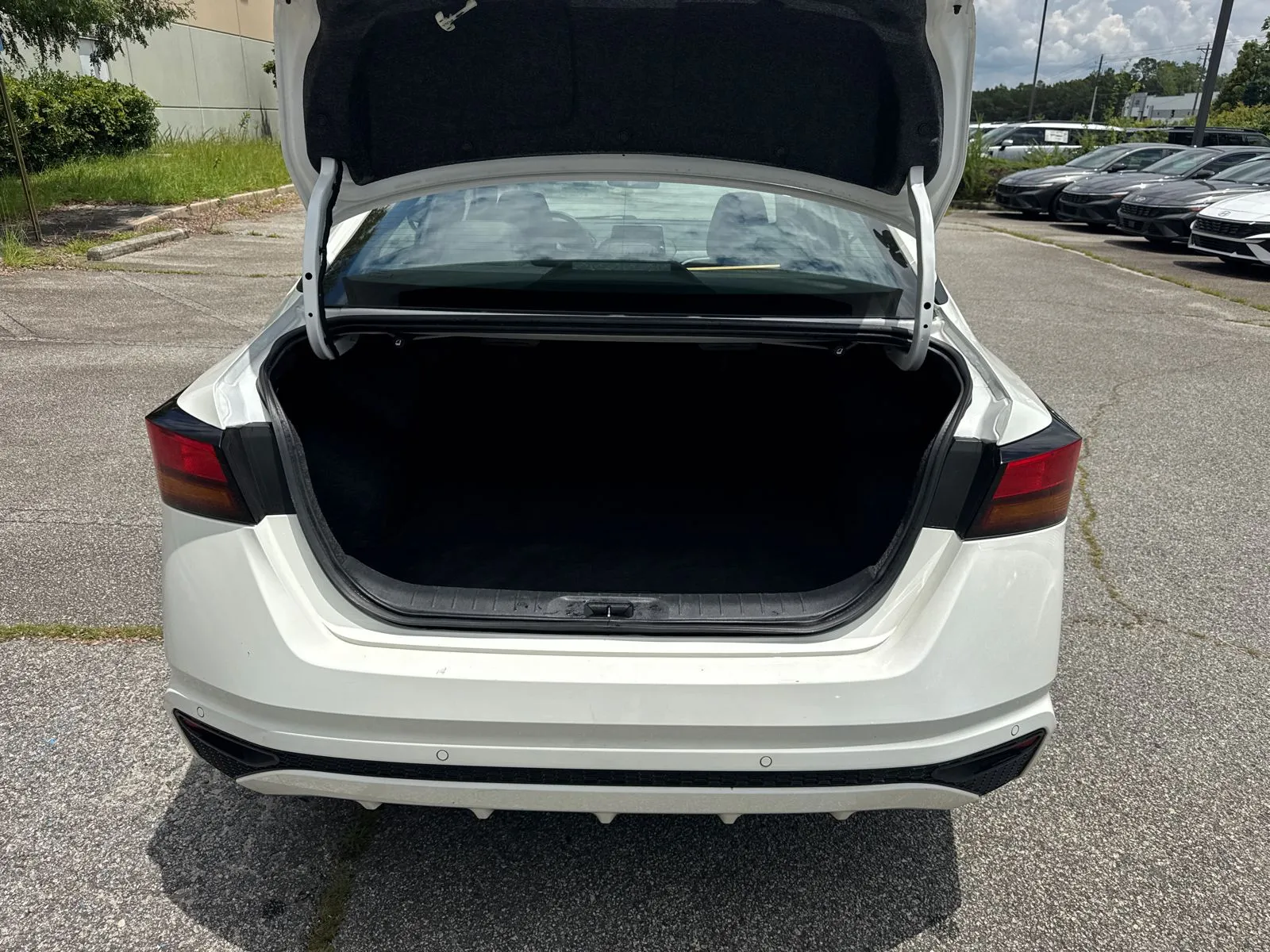 2025 Nissan Altima SV - Photo 18