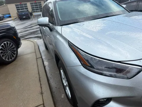 Photos of 2021 Toyota Highlander LE for sale in Lithia Springs, GA at ALM Hyundai West