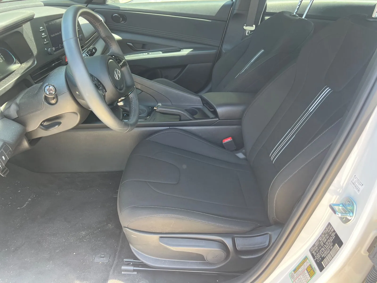 2025 Hyundai Elantra SEL - Photo 9