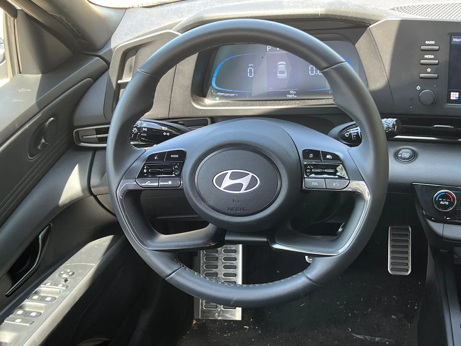 2025 Hyundai Elantra SEL - Photo 21