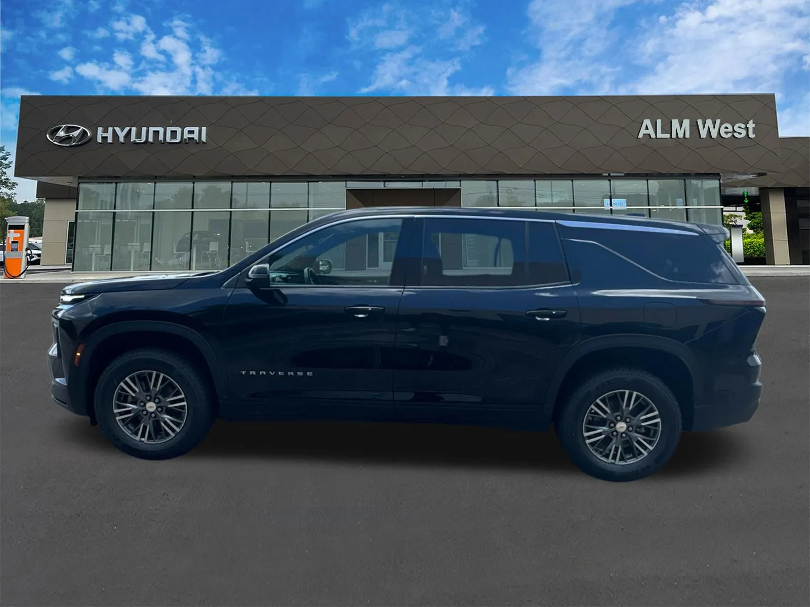 2024 Chevrolet Traverse LS - Photo 8