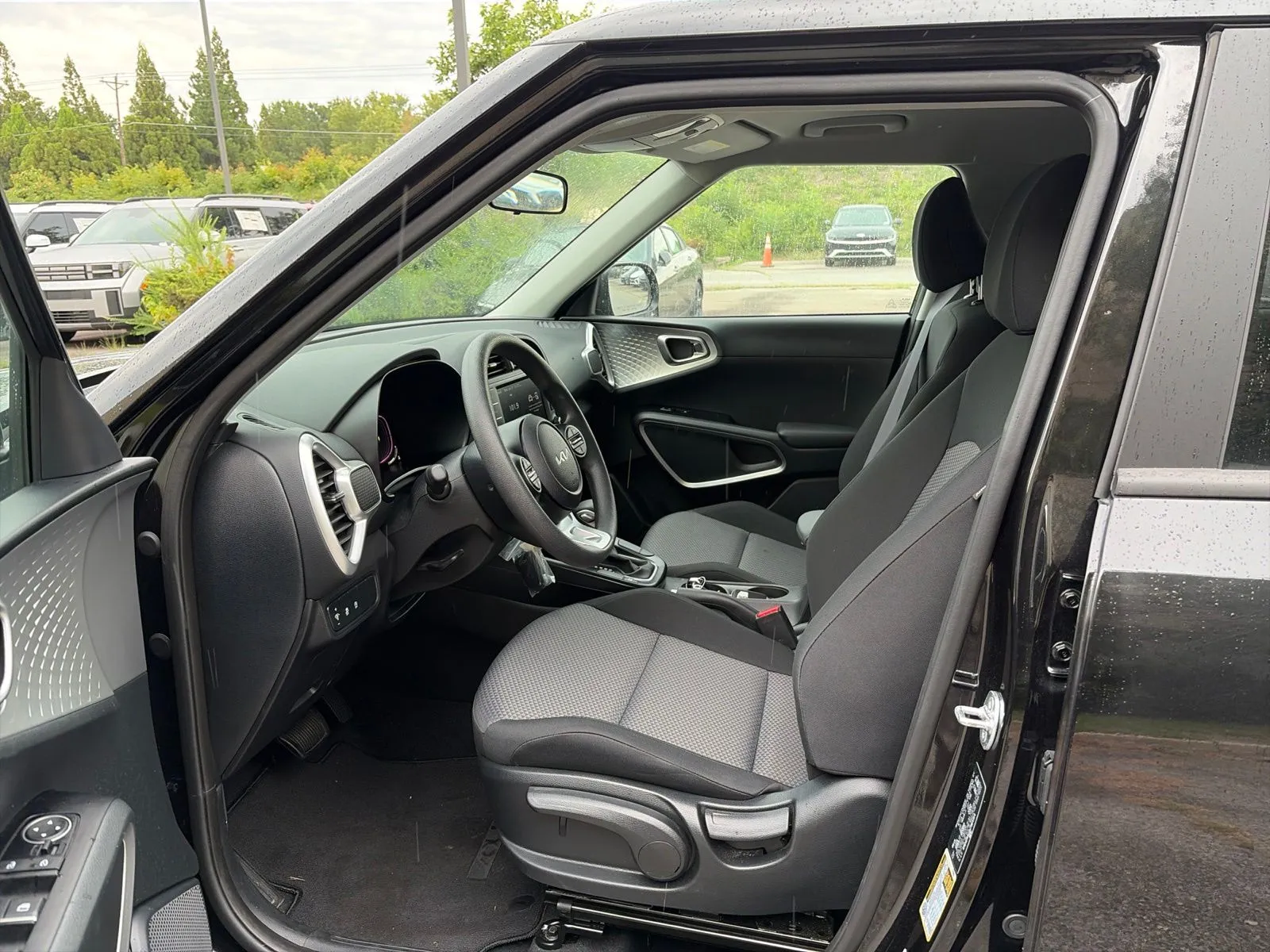 2025 Kia Soul LX - Photo 9