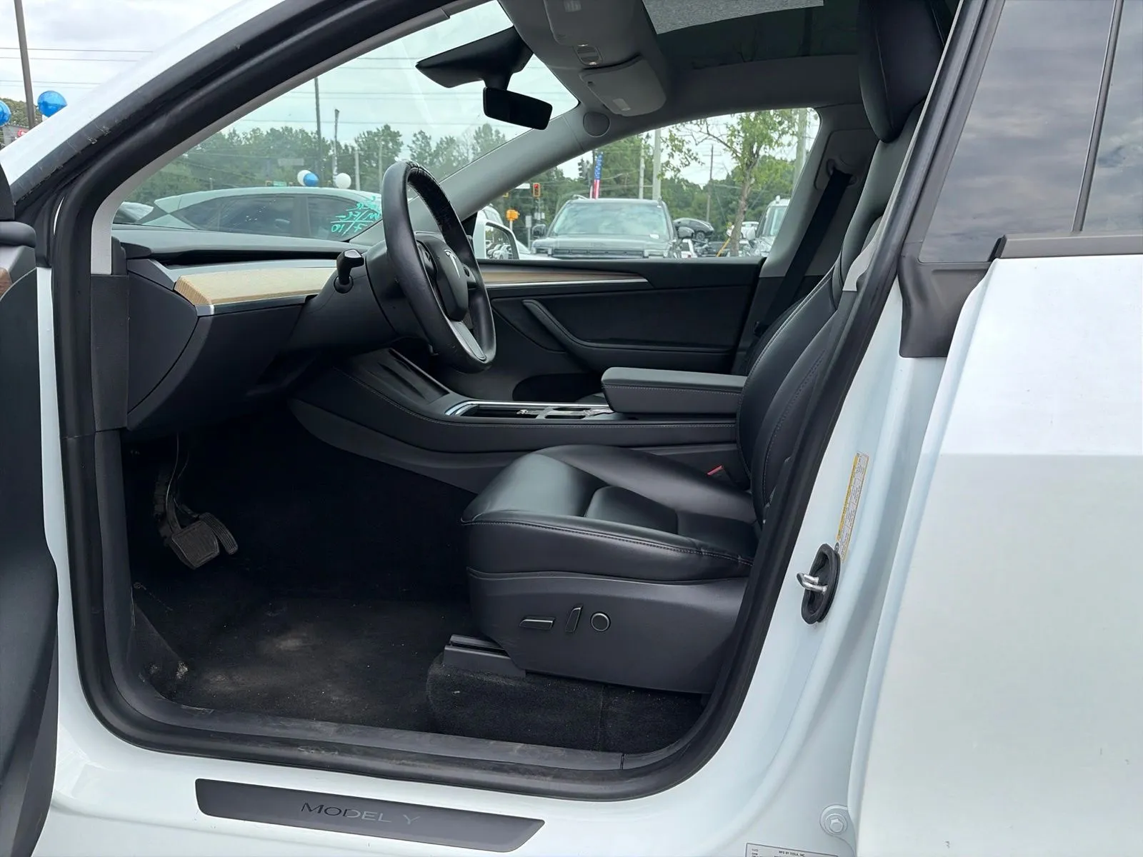 2023 Tesla Model Y Long Range - Photo 9