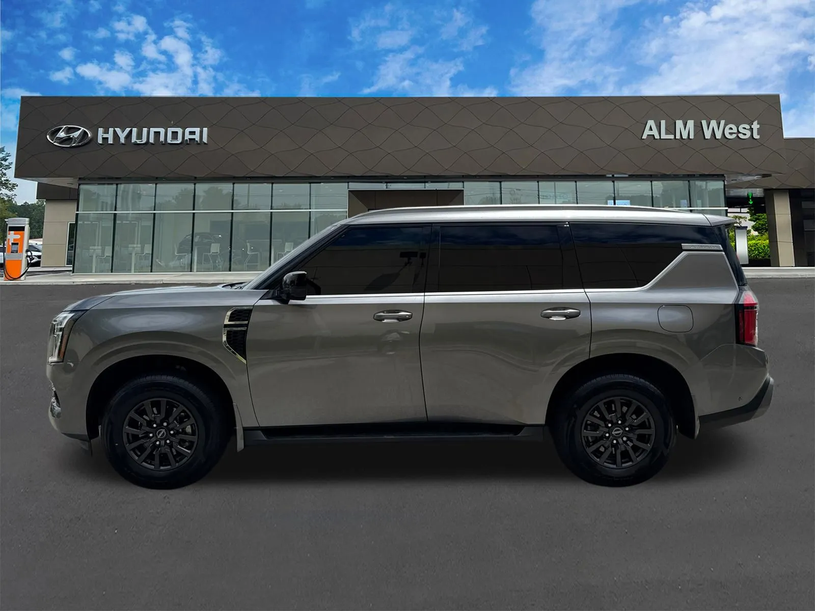 2025 Nissan Armada SV - Photo 8