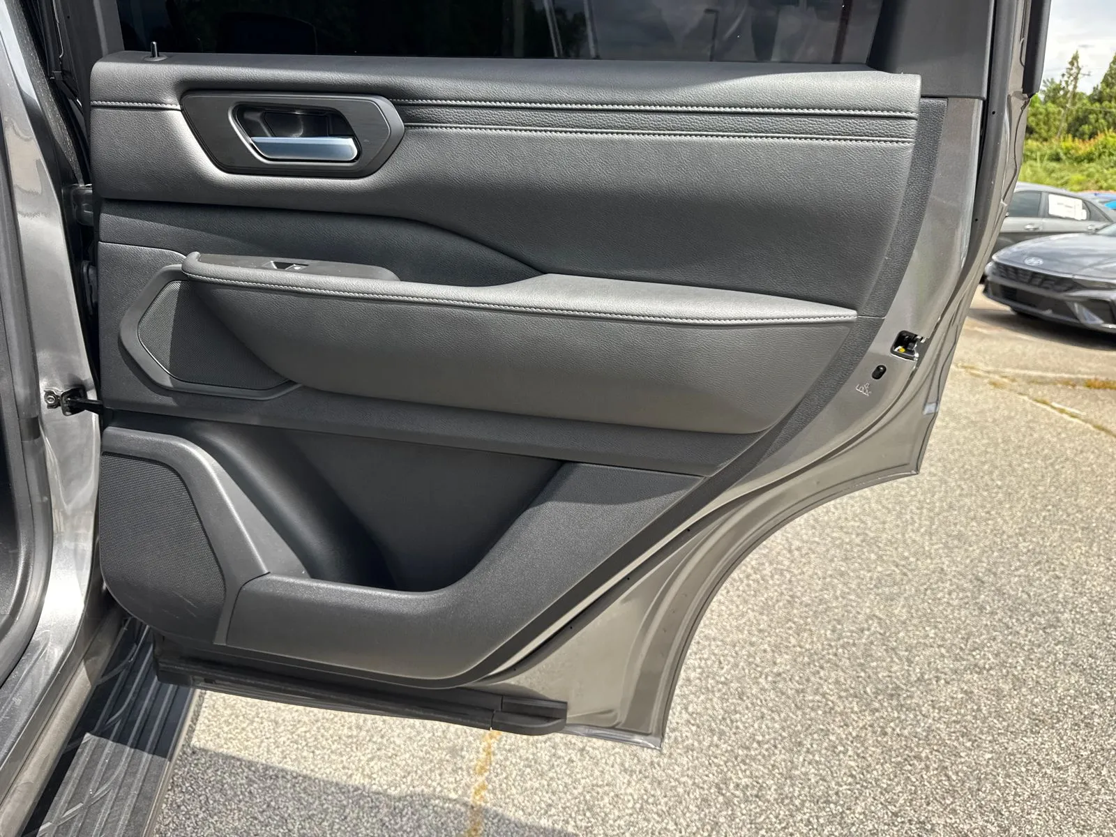 2025 Nissan Armada SV - Photo 16