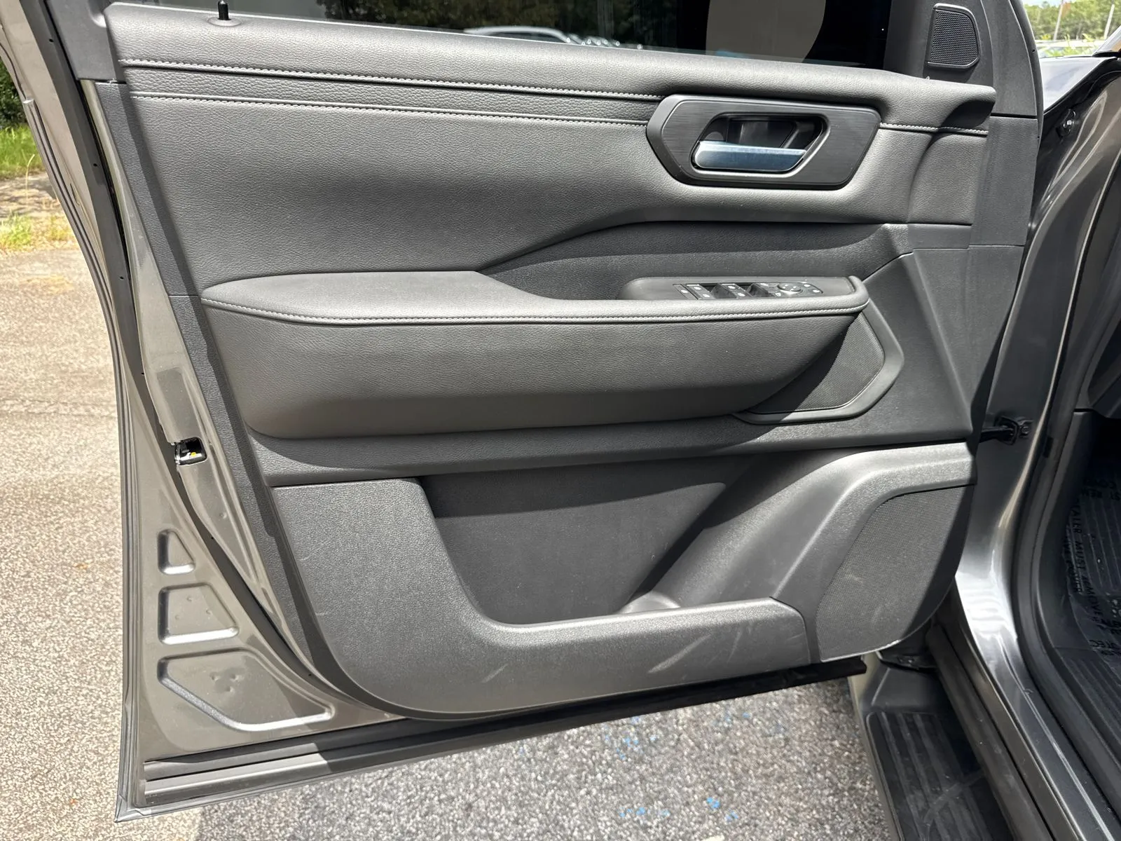 2025 Nissan Armada SV - Photo 10