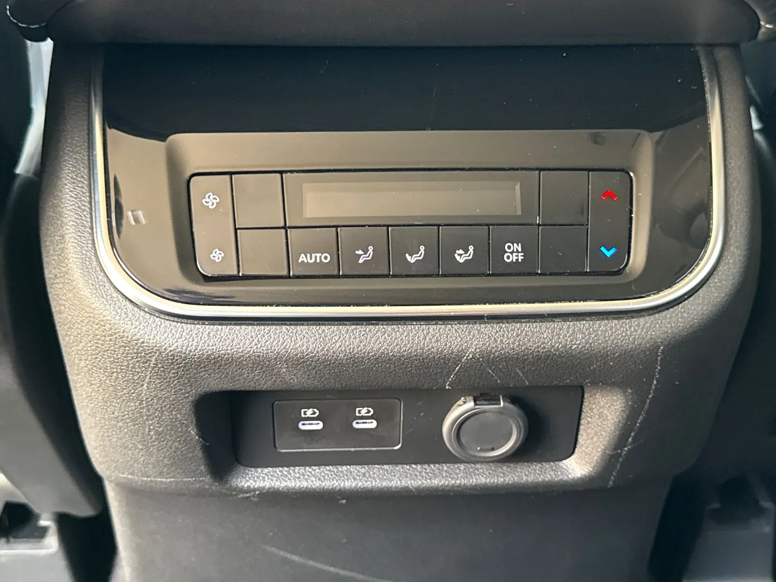 2025 Nissan Armada SV - Photo 24