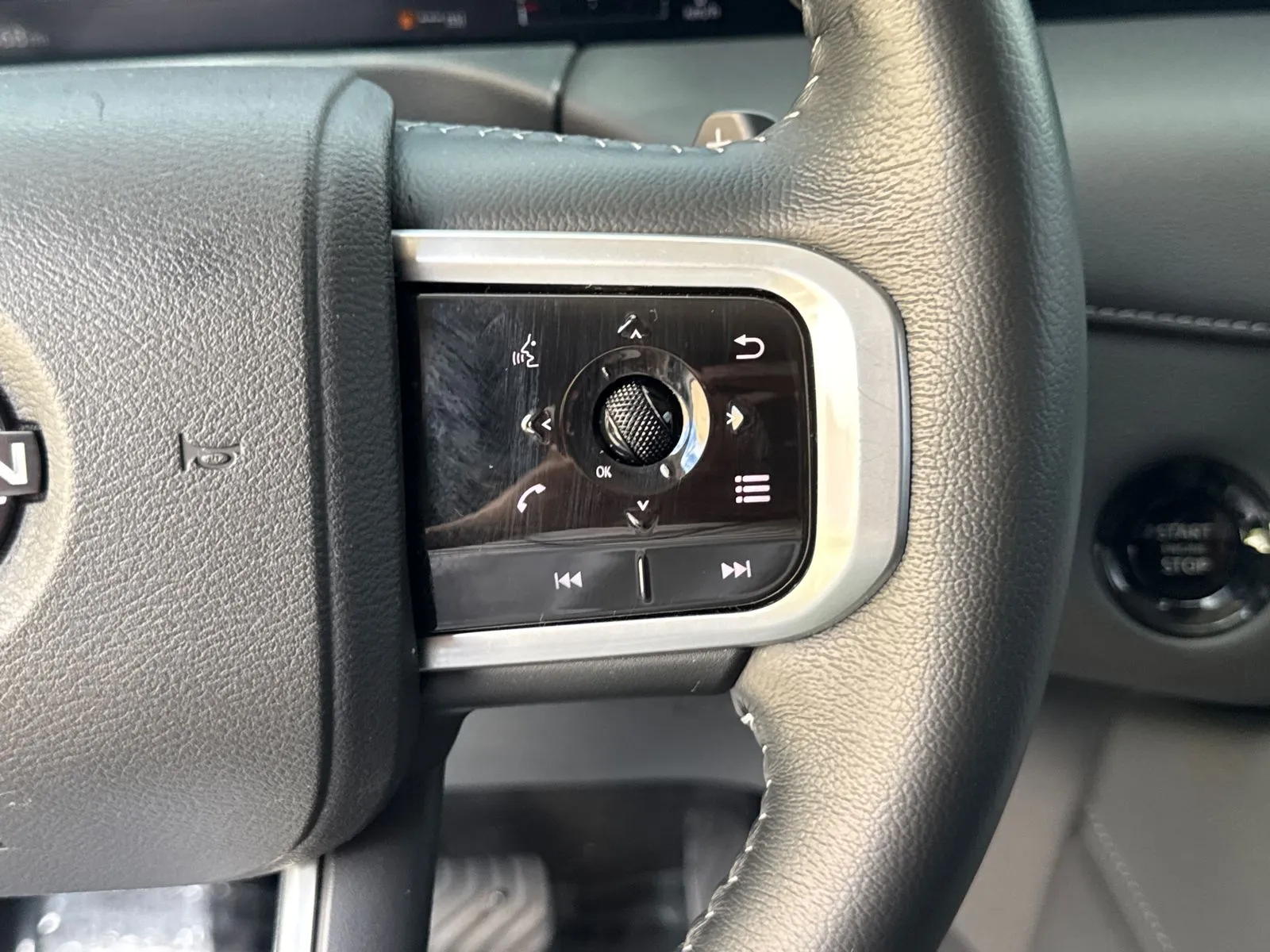 2025 Nissan Armada SV - Photo 26