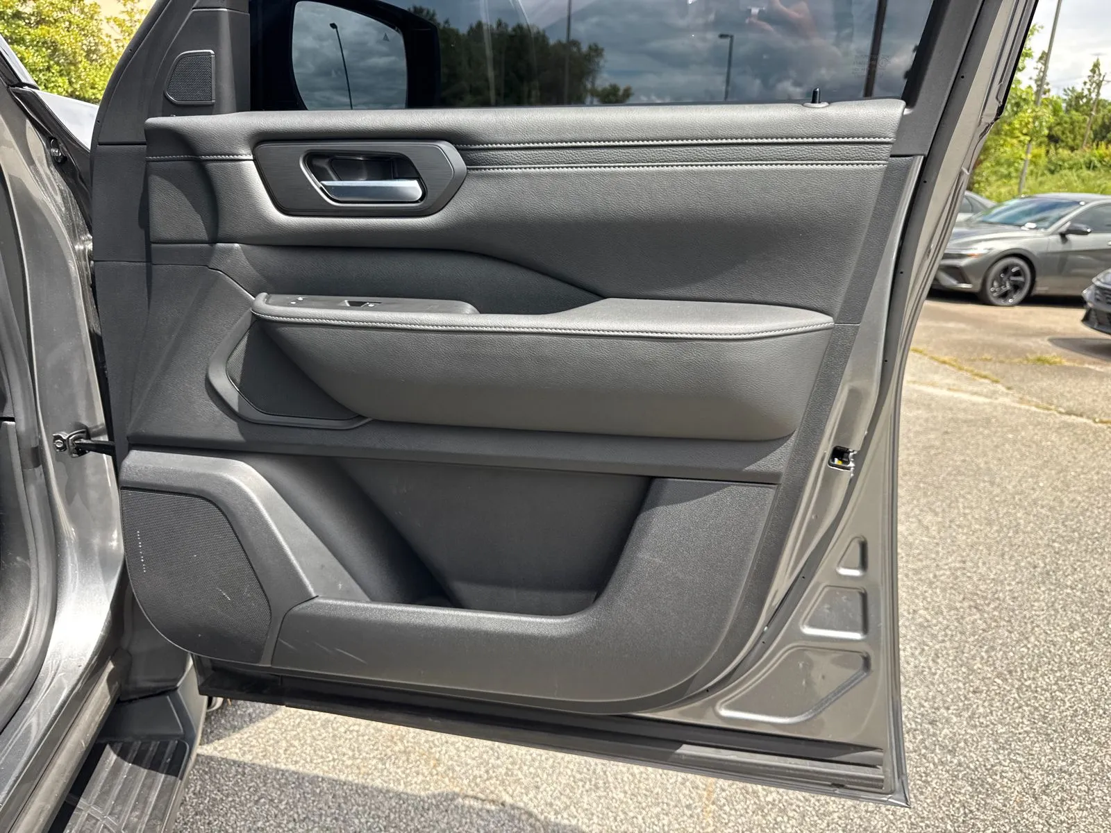 2025 Nissan Armada SV - Photo 14
