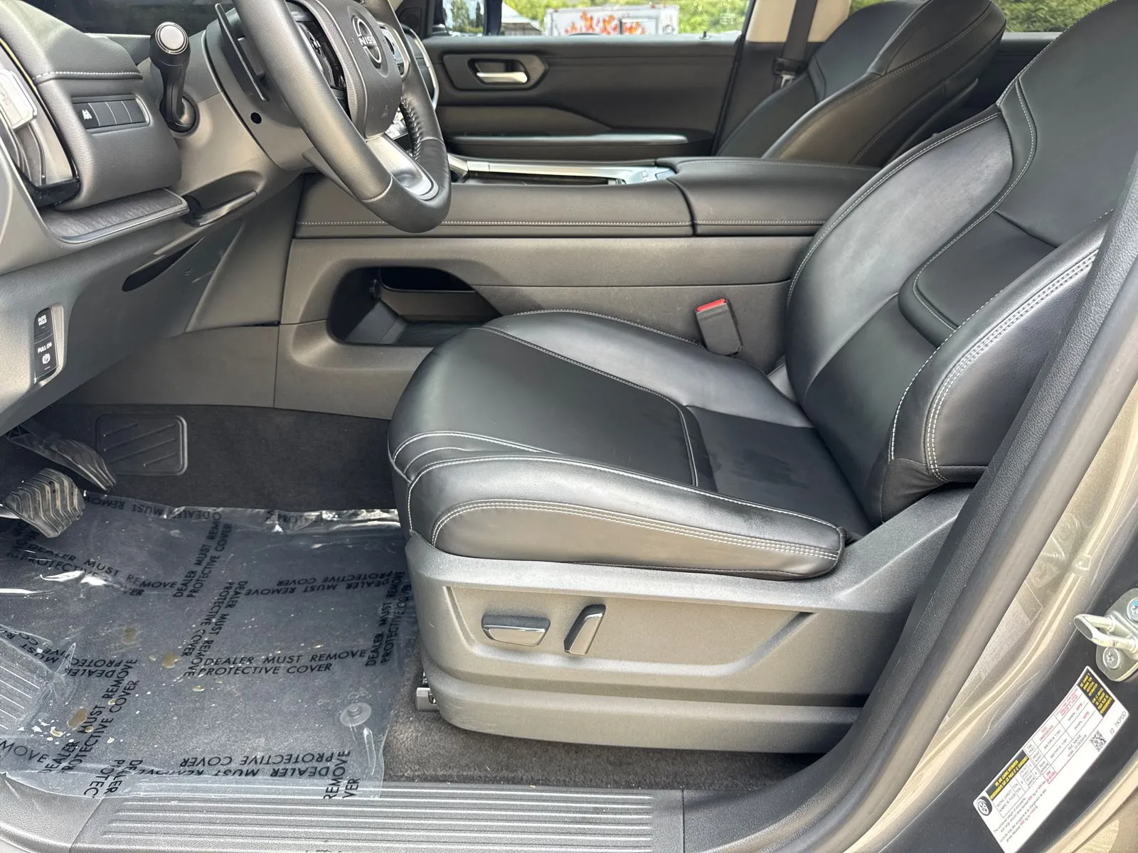 2025 Nissan Armada SV - Photo 9
