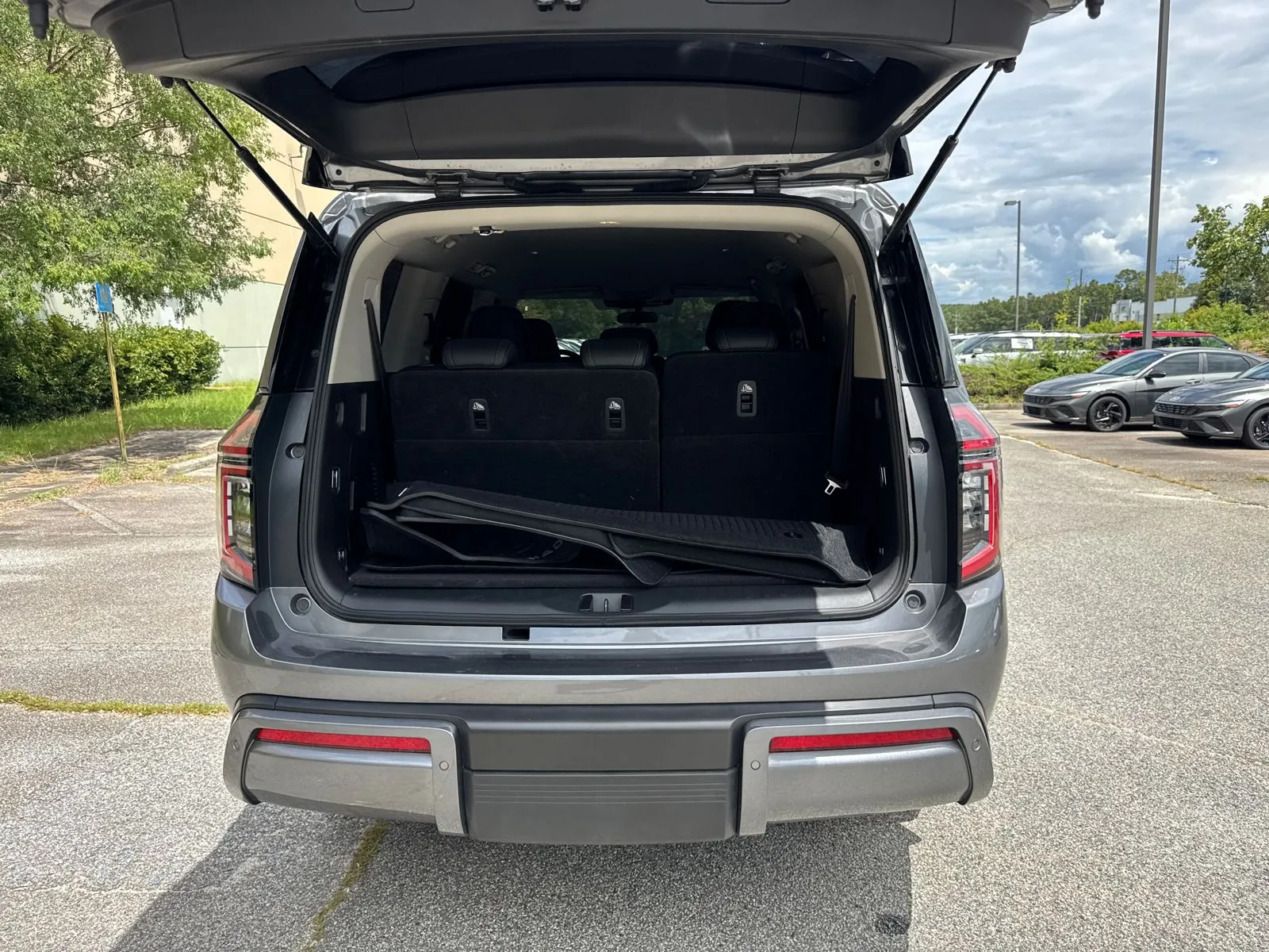 2025 Nissan Armada SV - Photo 18