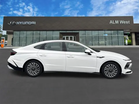 More photos of 2024 Hyundai Sonata Hybrid Limited at ALM Hyundai West, GA