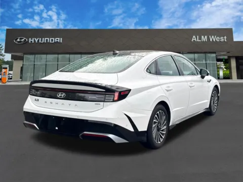 More photos of 2024 Hyundai Sonata Hybrid Limited at ALM Hyundai West, GA