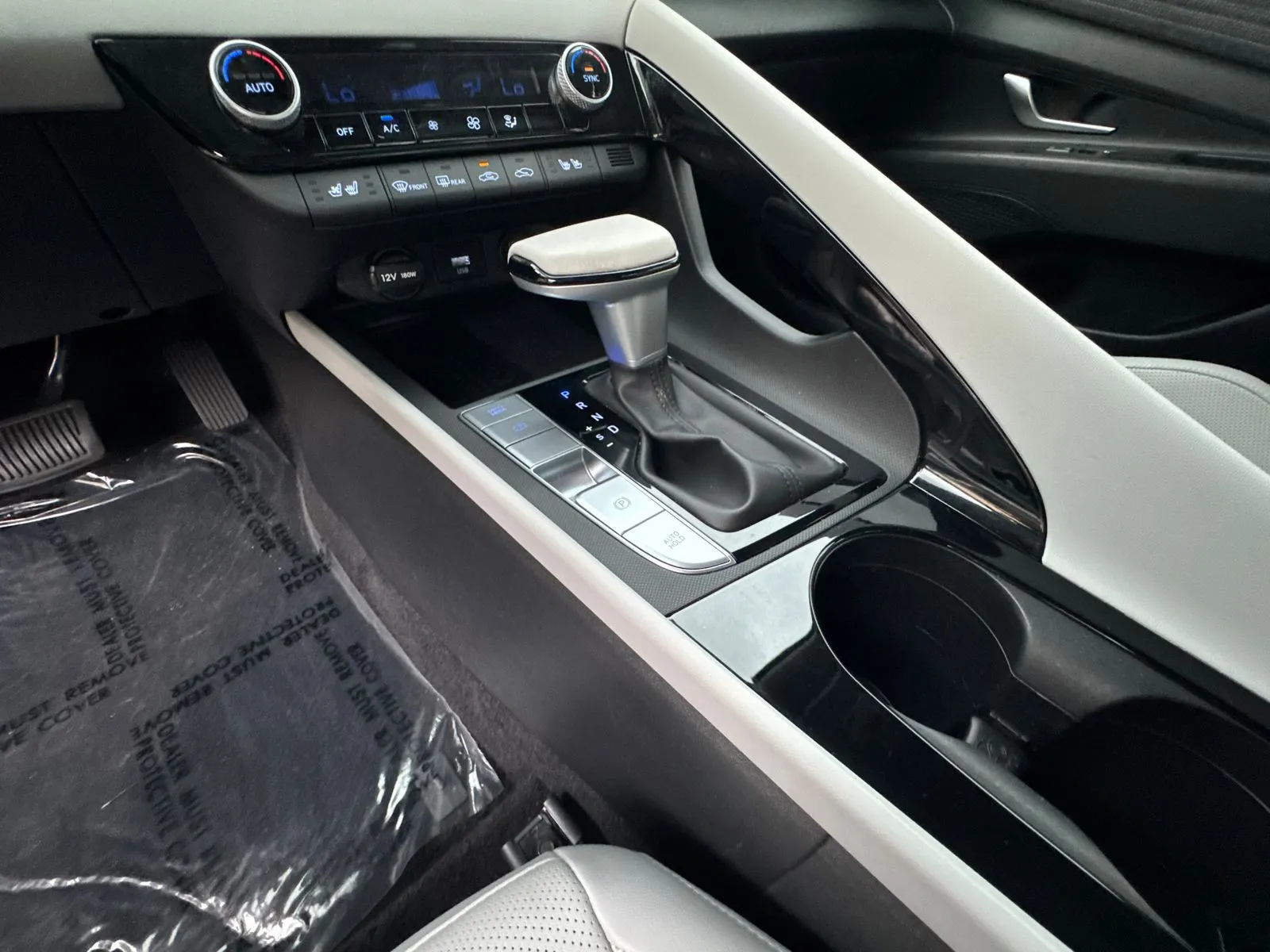 2023 Hyundai Elantra Limited - Photo 29