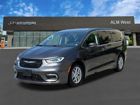 Unknown 2023 Chrysler Pacifica Touring L for sale in Lithia Springs, GA