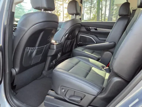 More photos of 2021 Kia Telluride SX at ALM Hyundai West, GA