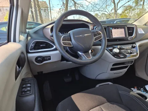 More photos of 2022 Chrysler Voyager LX at ALM Hyundai West, GA