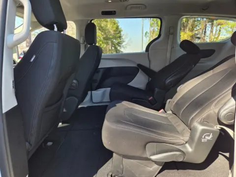 More photos of 2022 Chrysler Voyager LX at ALM Hyundai West, GA