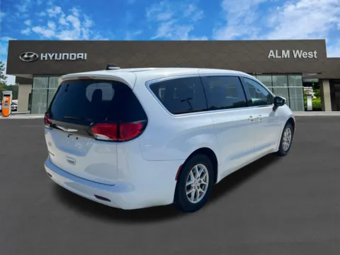 More photos of 2022 Chrysler Voyager LX at ALM Hyundai West, GA