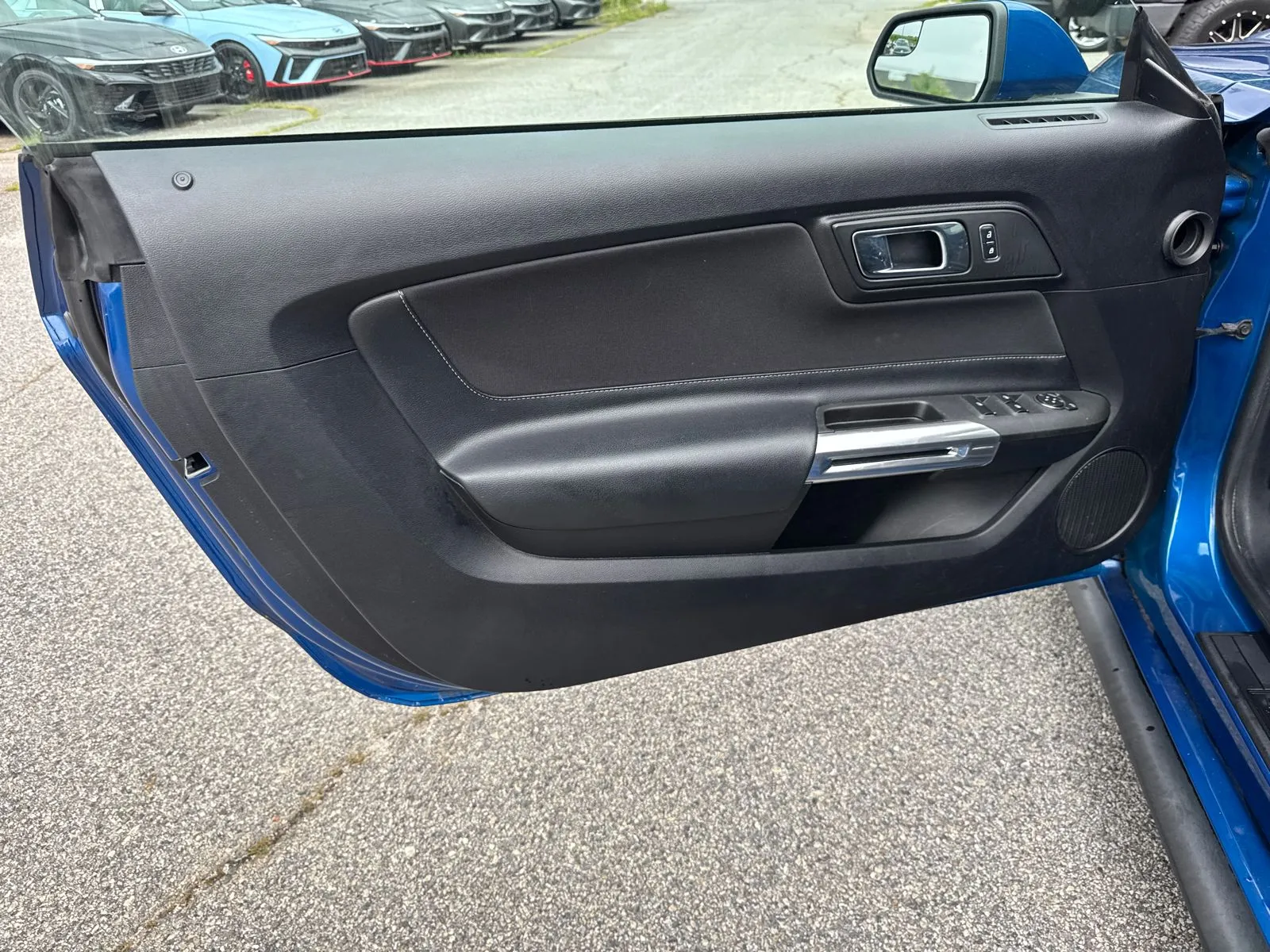 2017 Ford Mustang V6 - Photo 10