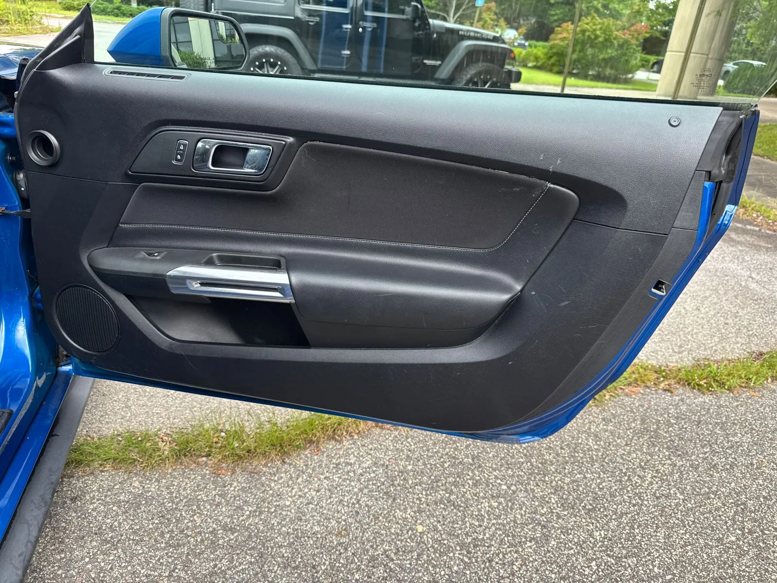 2017 Ford Mustang V6 - Photo 14